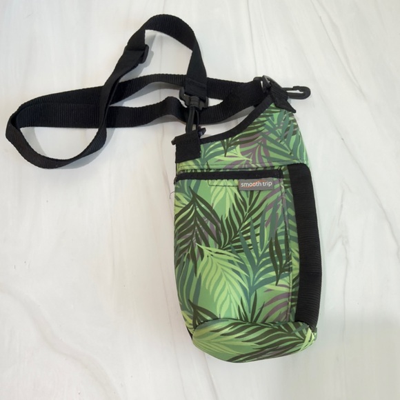 AquaPockets Insulated Water Bottle Holder with Phone Pouch 32 oz Tropical Print - Picture 2 of 5